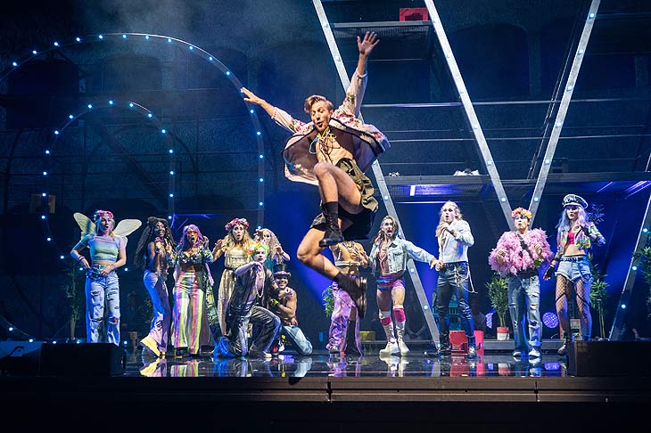 Hair - The American Tribal Love-Rock Musical vom 14.07.-30.07.2023 im Deutschen Theater (©Foto: Tobias Witzgall)